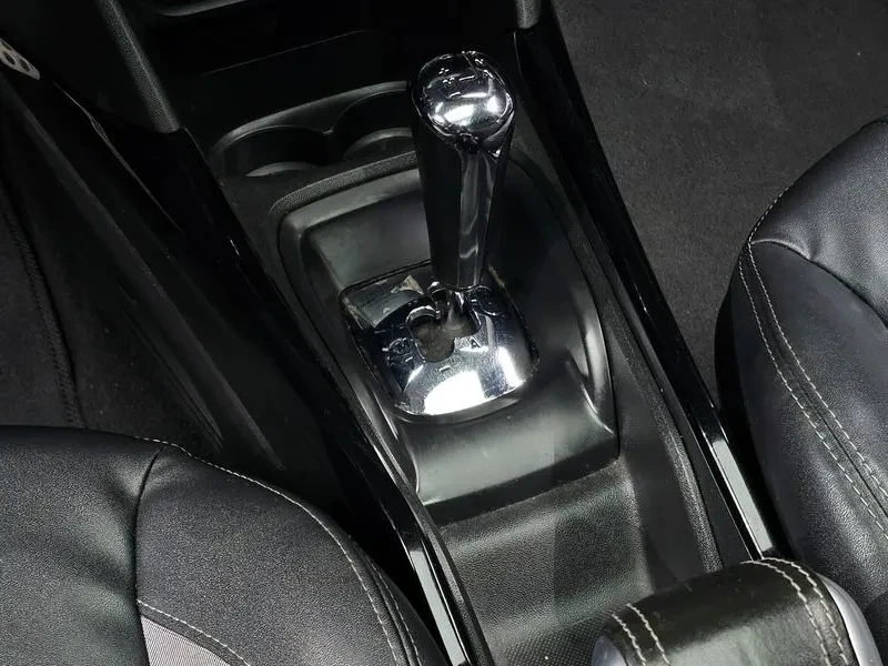 Peugeot 2008 1.6 BlueHDI - САМО 30% АВАНС, снимка 9 - Автомобили и джипове - 56016823