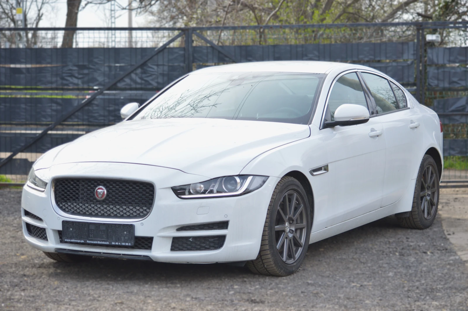Jaguar XE 2.0T  - изображение 2