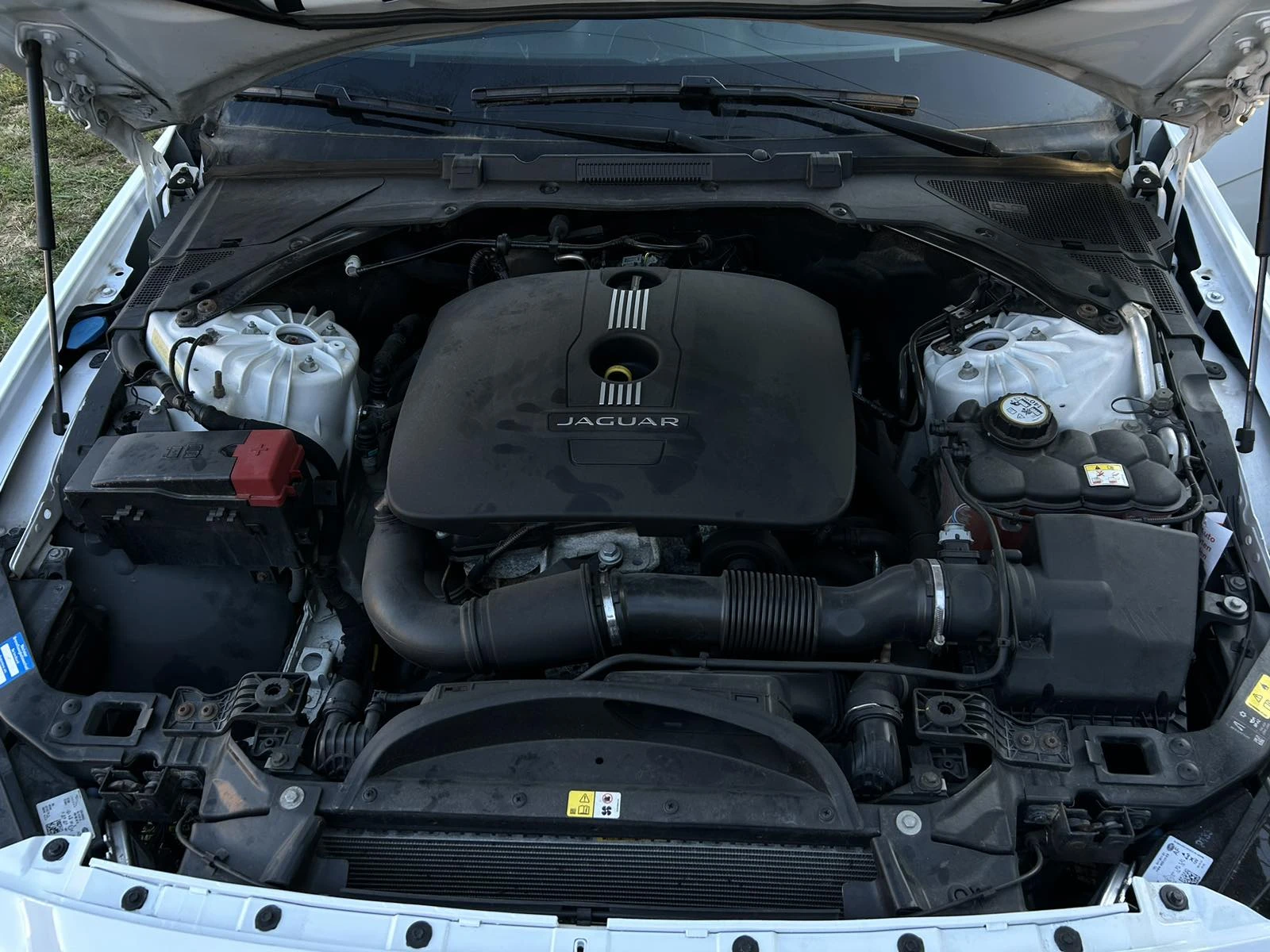 Jaguar XE 2.0T  | Mobile.bg — изображение 15