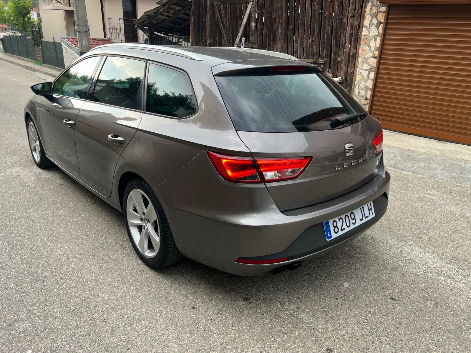 Seat Leon FR 2.0 184 LED - изображение 7