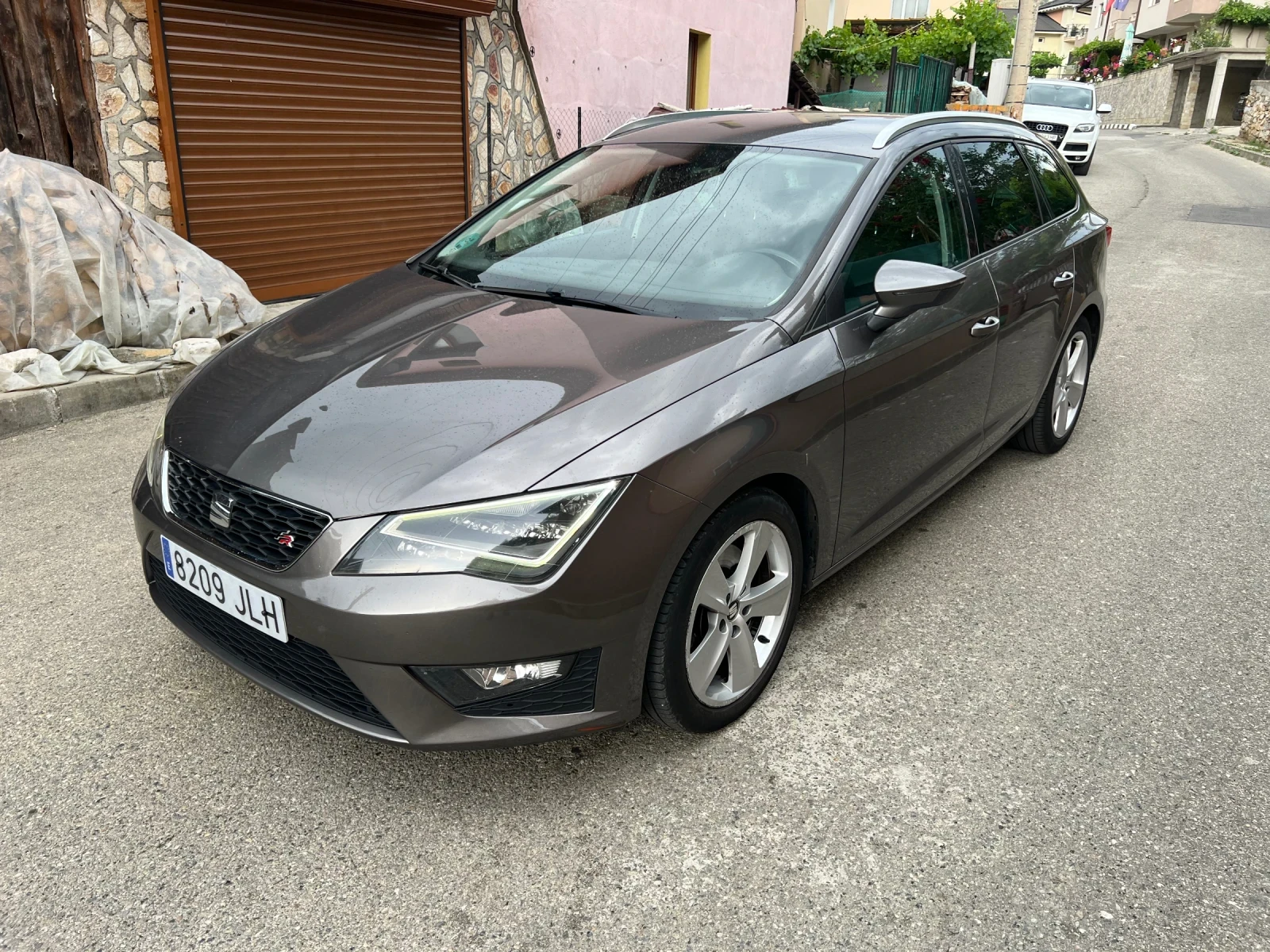 Seat Leon FR 2.0 184 LED - изображение 2