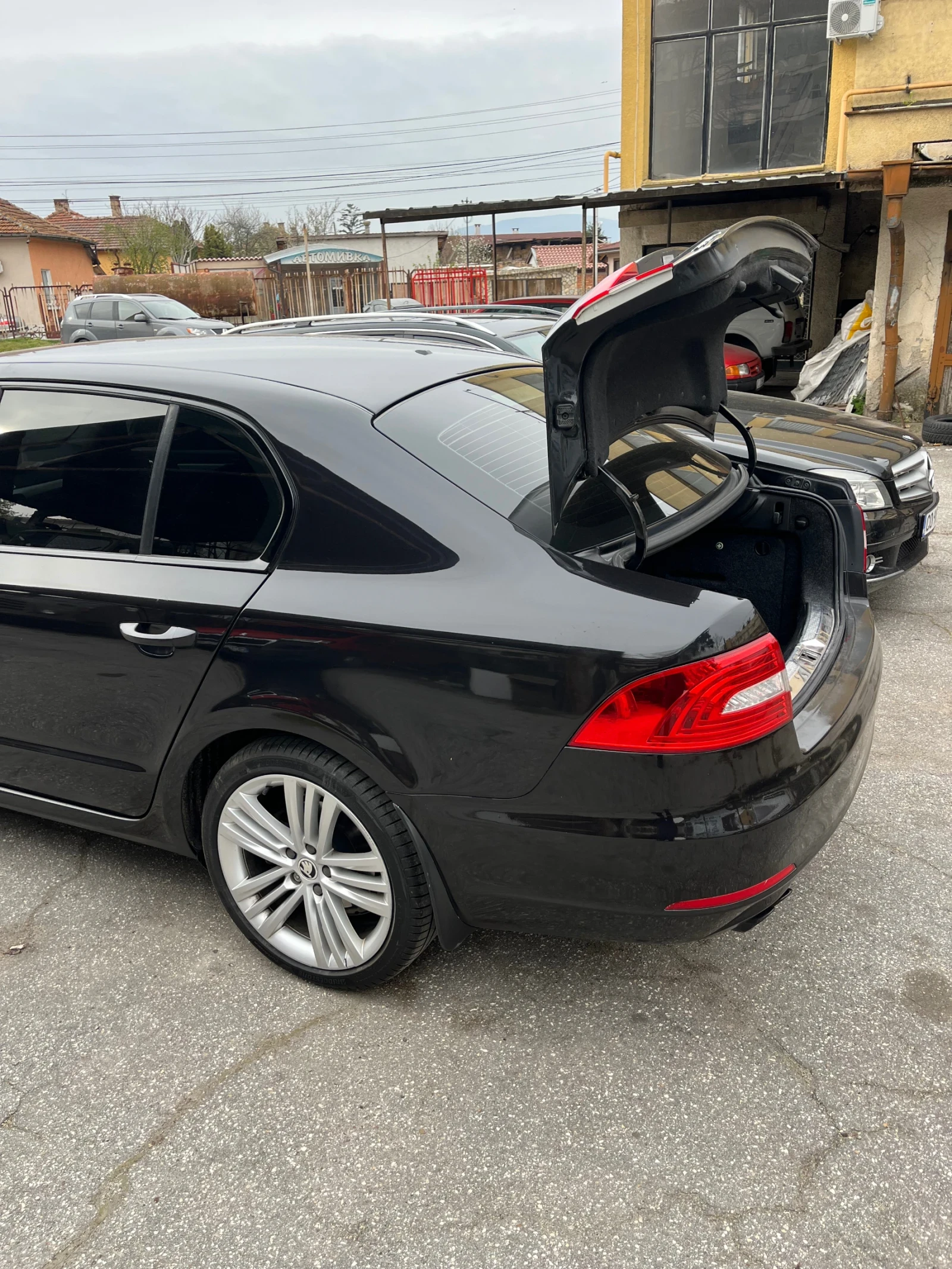 Skoda Superb 2.0TDI* Facelift* 140к.с., снимка 5 - Автомобили и джипове - 54199474