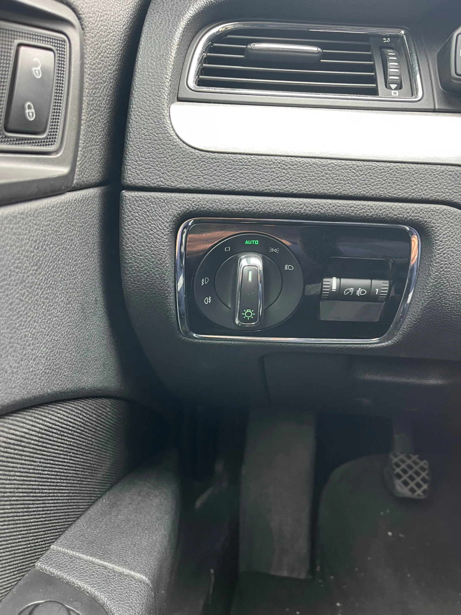 Skoda Superb 2.0TDI* Facelift* 140к.с., снимка 14 - Автомобили и джипове - 54199474