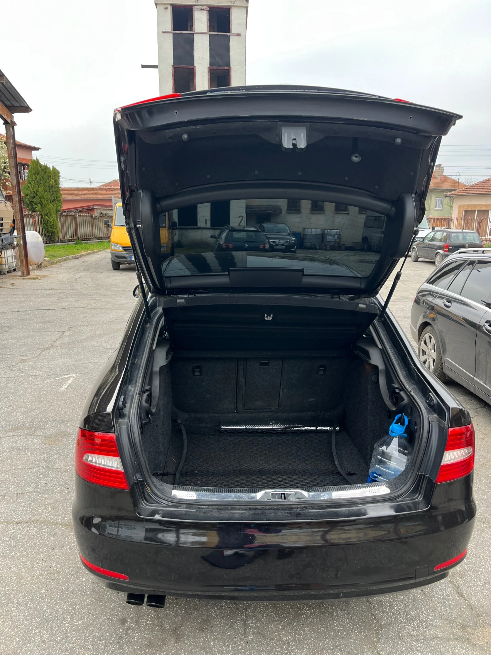 Skoda Superb 2.0TDI* Facelift* 140к.с., снимка 6 - Автомобили и джипове - 54199474