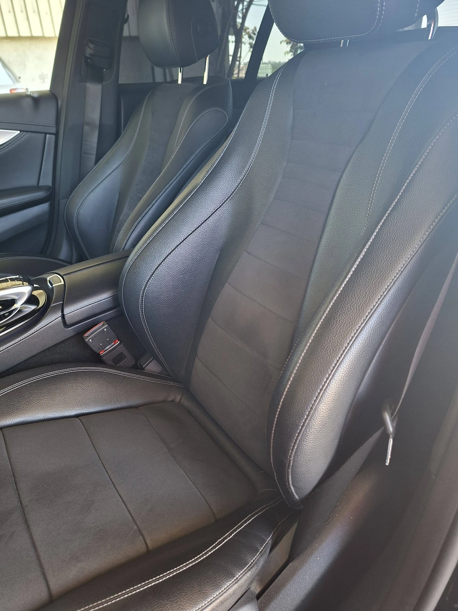 Mercedes-Benz E 220 AMG Line* Реал.км* Head-UPдисплей, снимка 12 - Автомобили и джипове - 54440973