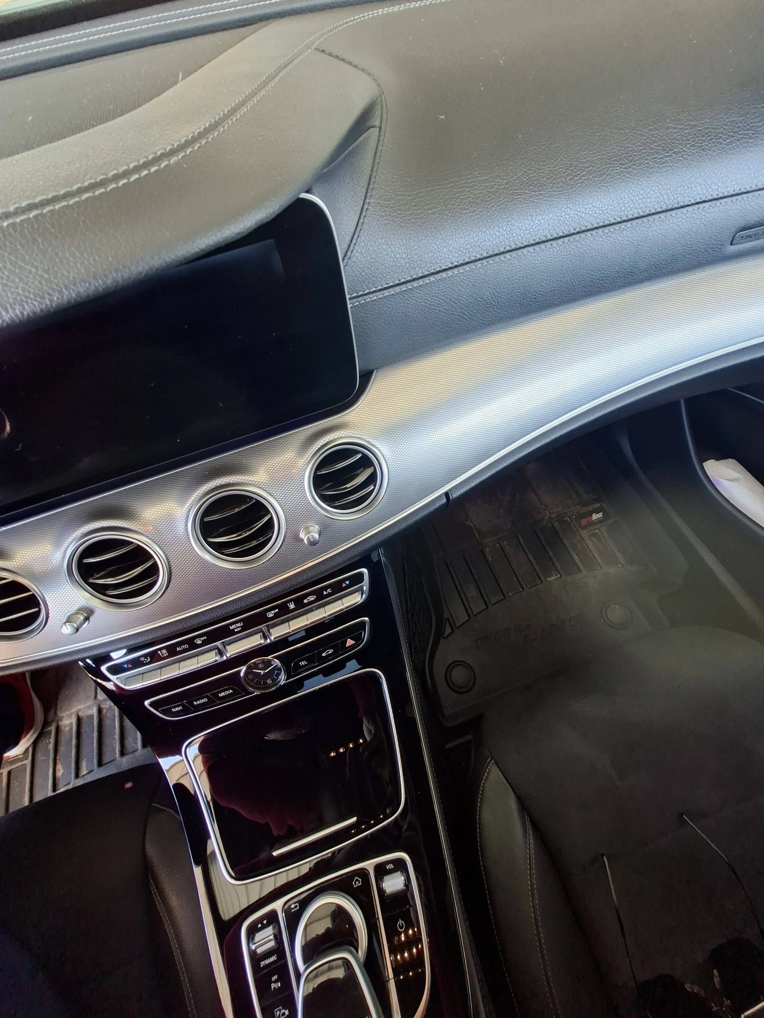 Mercedes-Benz E 220 AMG Line* Реал.км* Head-UPдисплей, снимка 10 - Автомобили и джипове - 54440973