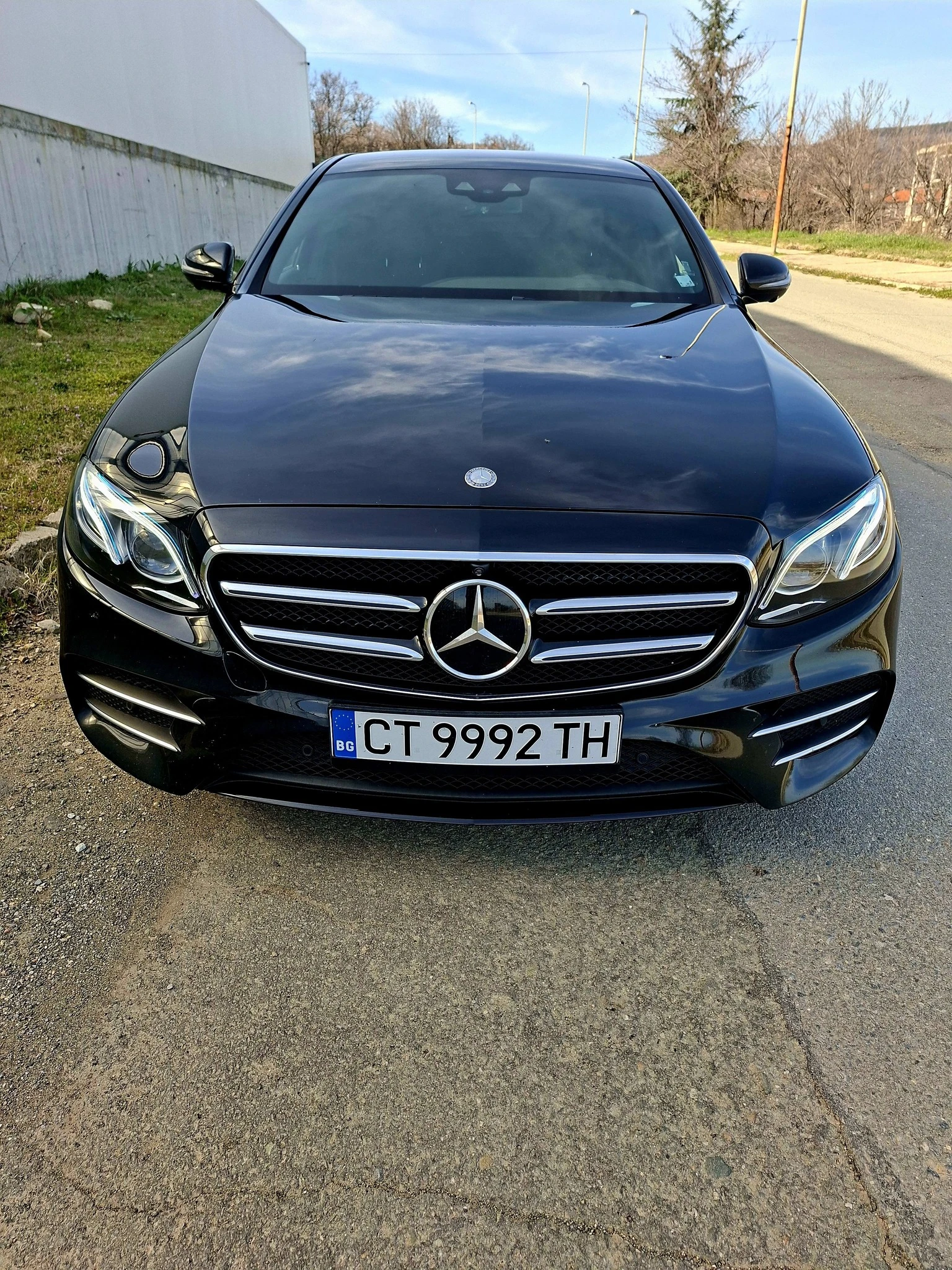 Mercedes-Benz E 220 AMG Line* Реал.км* Head-UPдисплей, снимка 4 - Автомобили и джипове - 54440973