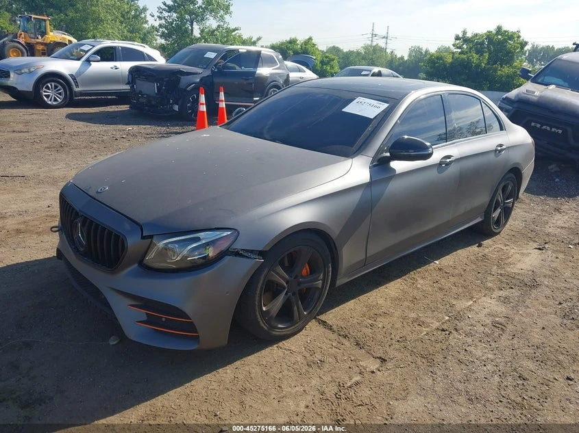 Mercedes-Benz E 300 2.0l 4Matic, снимка 2 - Автомобили и джипове - 54974439