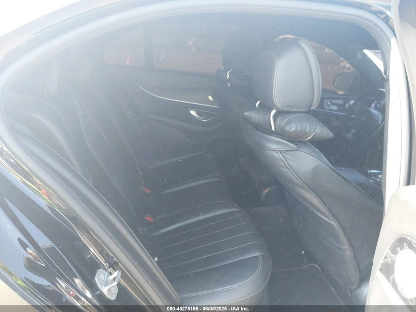 Mercedes-Benz E 300 2.0l 4Matic, снимка 8 - Автомобили и джипове - 54974439