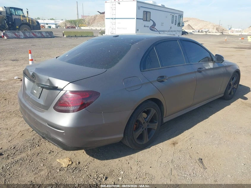 Mercedes-Benz E 300 2.0l 4Matic, снимка 4 - Автомобили и джипове - 54974439