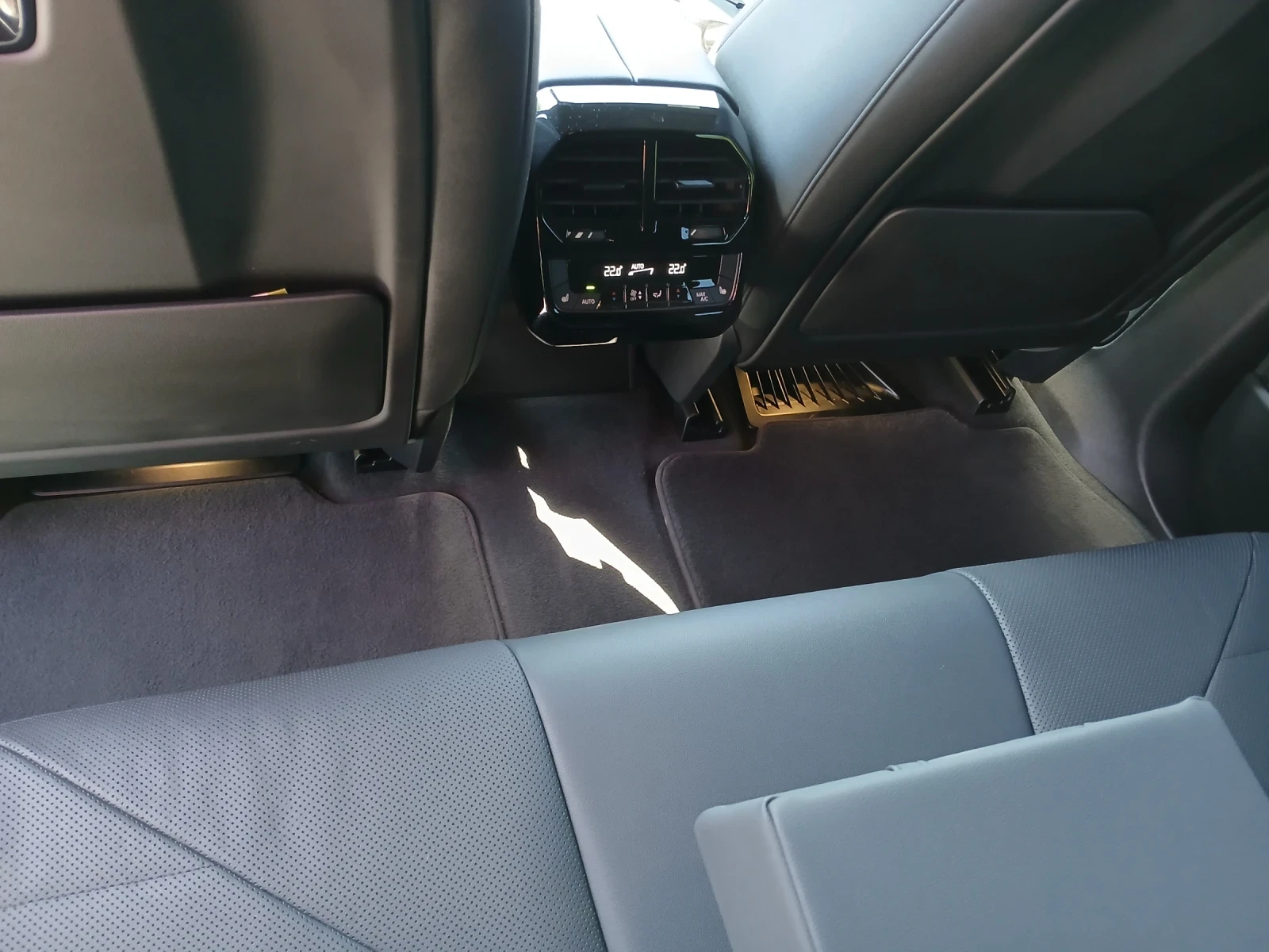 BMW iX Xdrive40, снимка 8 - Автомобили и джипове - 55664355