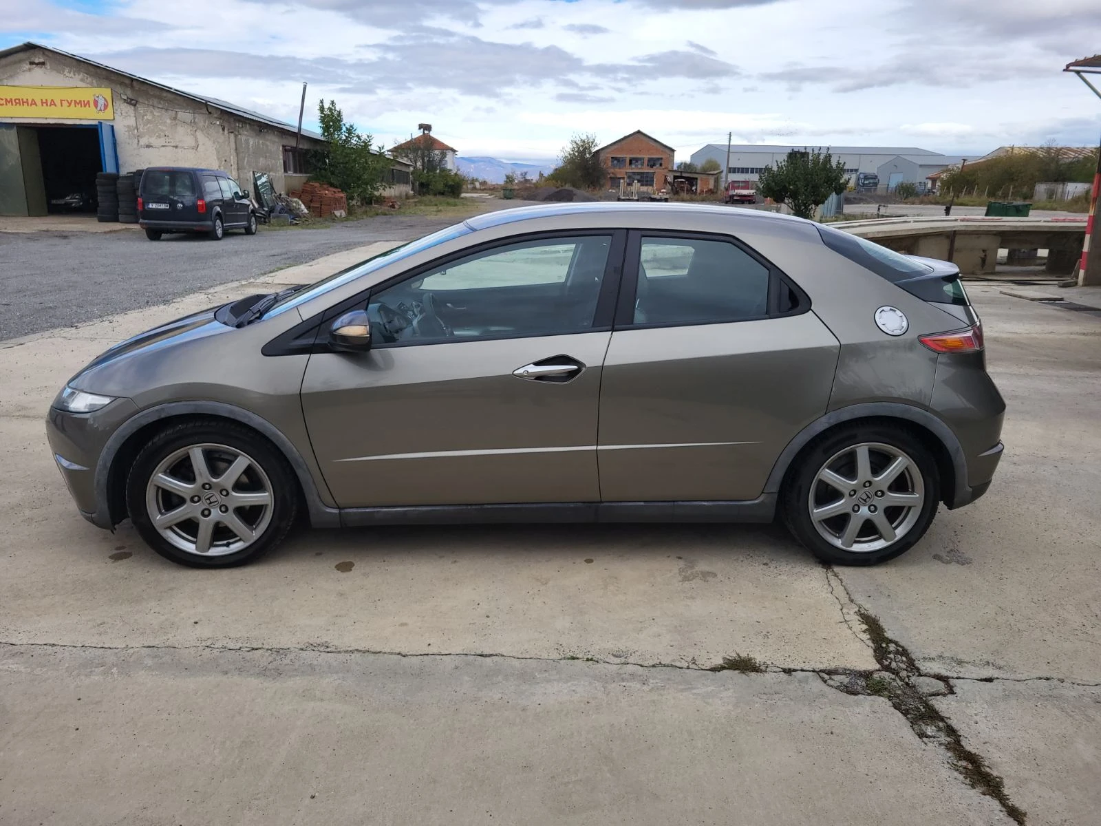 Honda Civic VIII, снимка 2 - Автомобили и джипове - 56705910