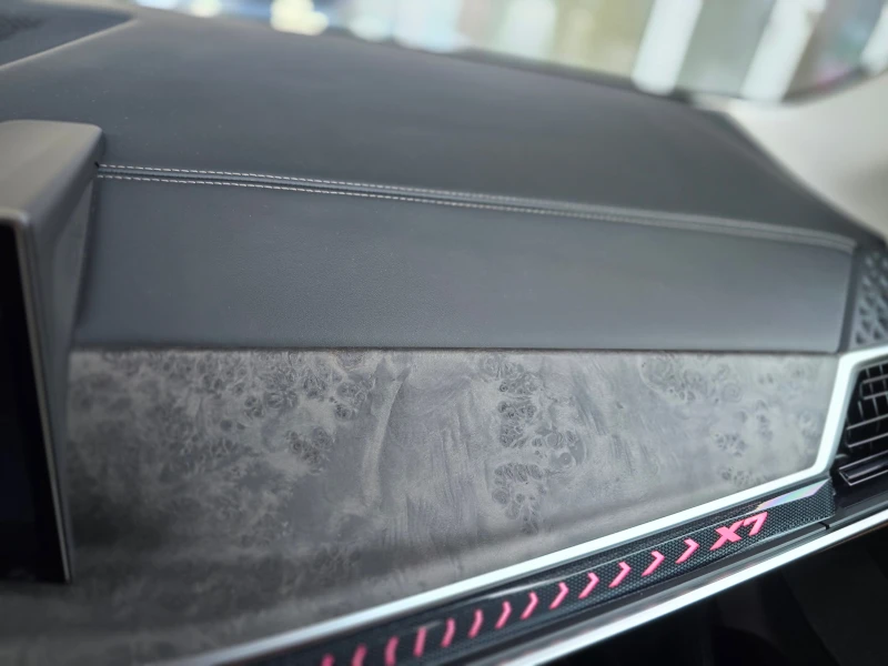 BMW X7 40d Facelift Individual, снимка 12 - Автомобили и джипове - 52083817