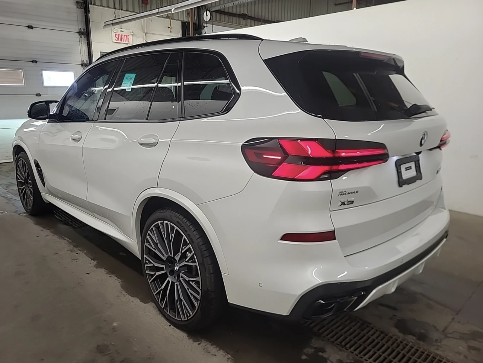 BMW X5 2024 BMW X5 M60I XDRIVE - изображение 6