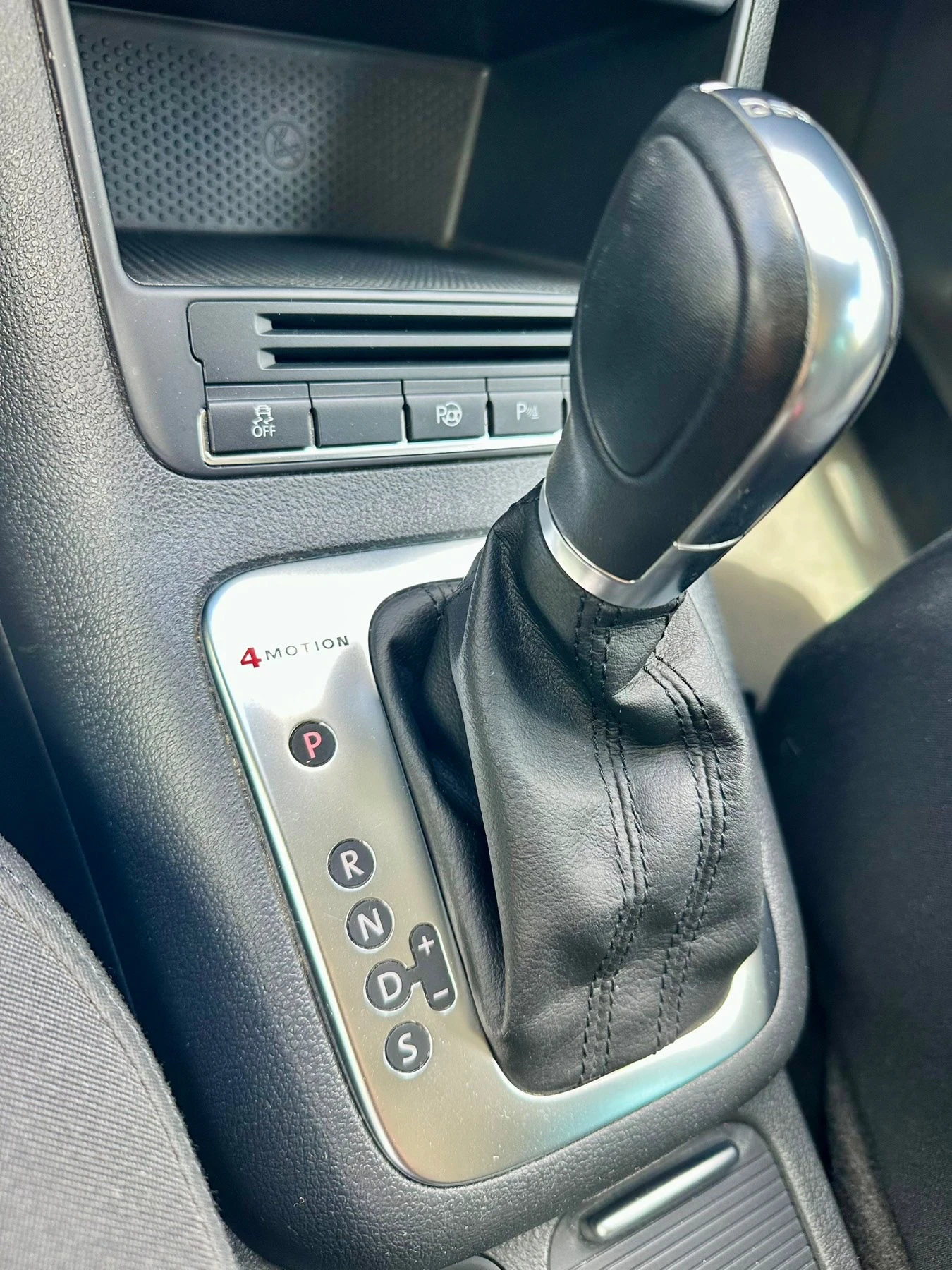 VW Tiguan 2.0 TFSI , снимка 11 - Автомобили и джипове - 54564608