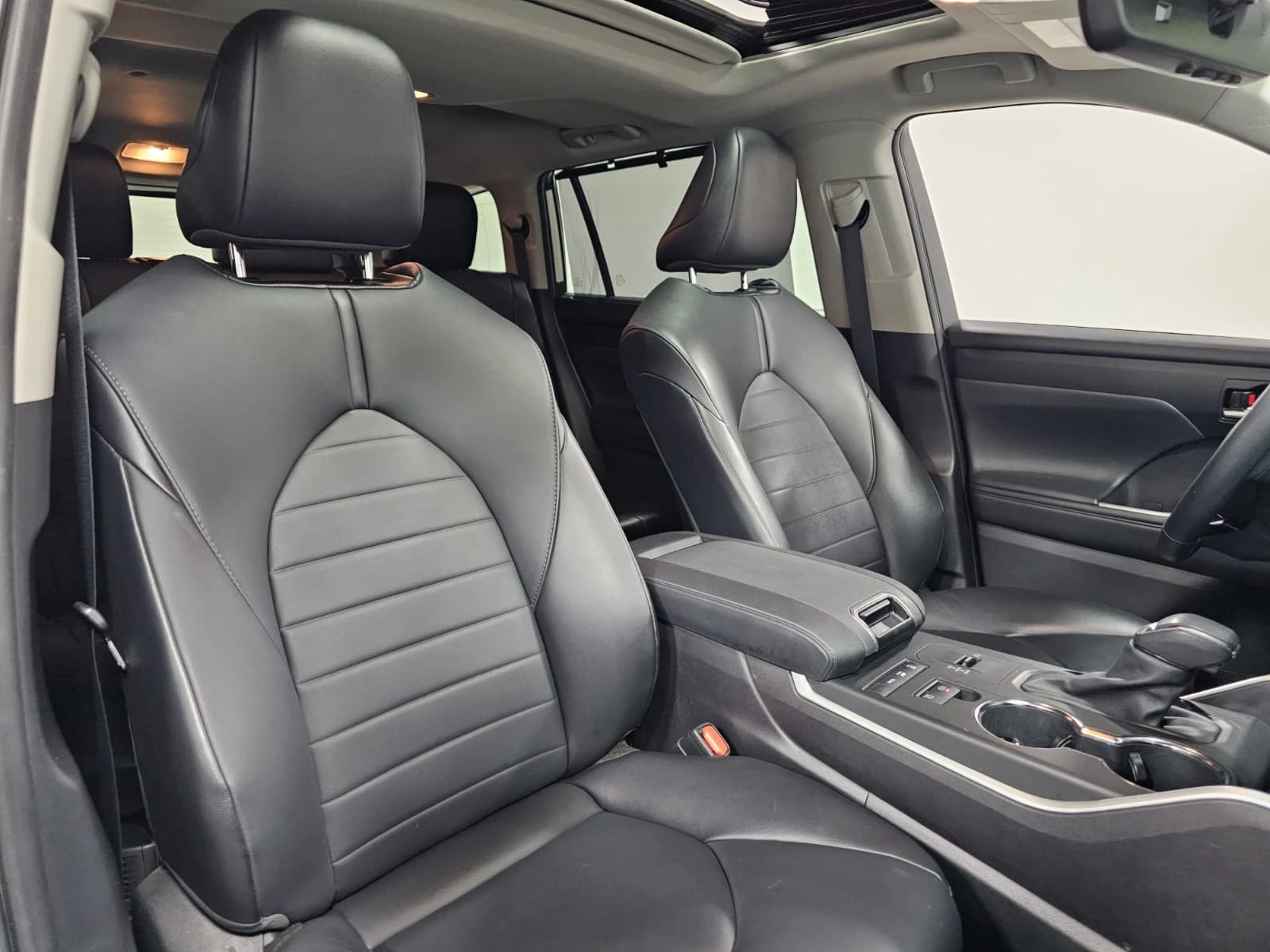 Toyota Highlander * Hybrid XLE * CARFAX * ОПЦИЯ ЗА ФИНАНСИРАНЕ , снимка 13 - Автомобили и джипове - 56080013