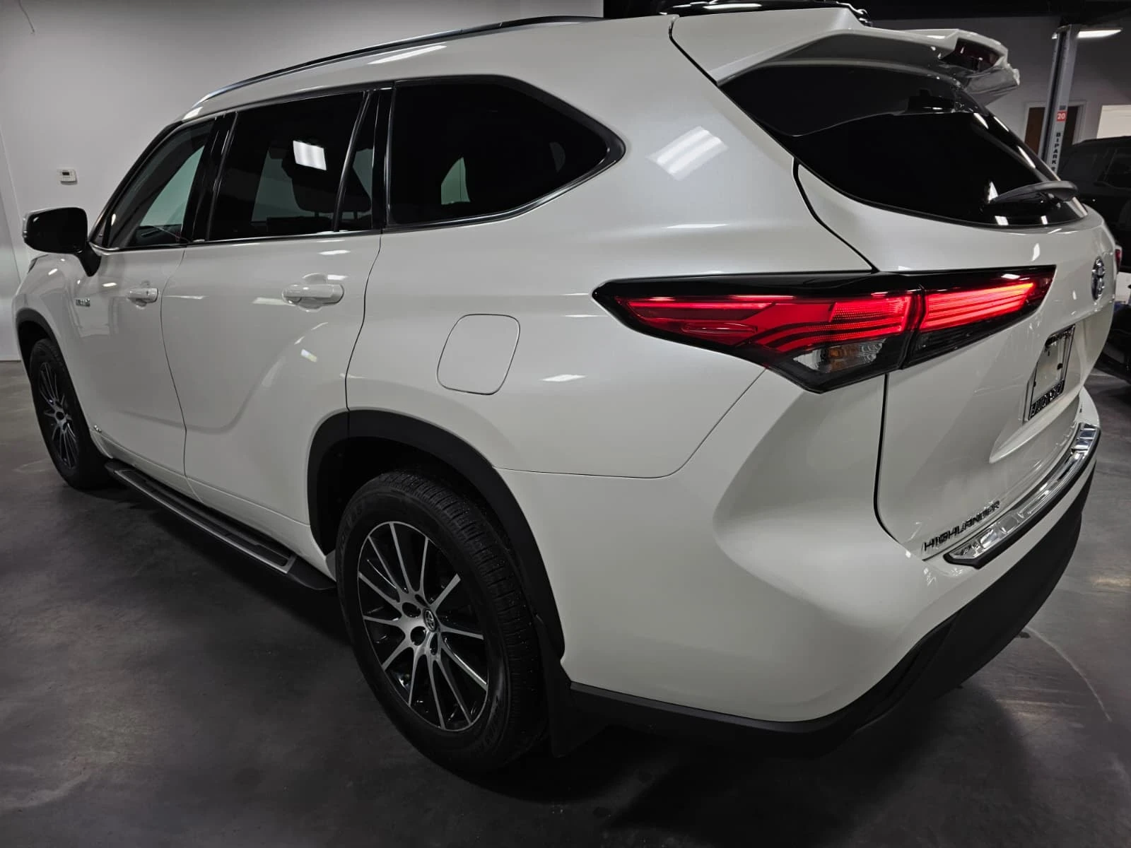 Toyota Highlander * Hybrid XLE * CARFAX * ОПЦИЯ ЗА ФИНАНСИРАНЕ , снимка 2 - Автомобили и джипове - 56080013