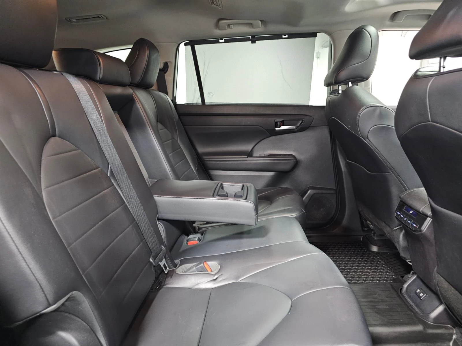 Toyota Highlander * Hybrid XLE * CARFAX * ОПЦИЯ ЗА ФИНАНСИРАНЕ , снимка 11 - Автомобили и джипове - 56080013