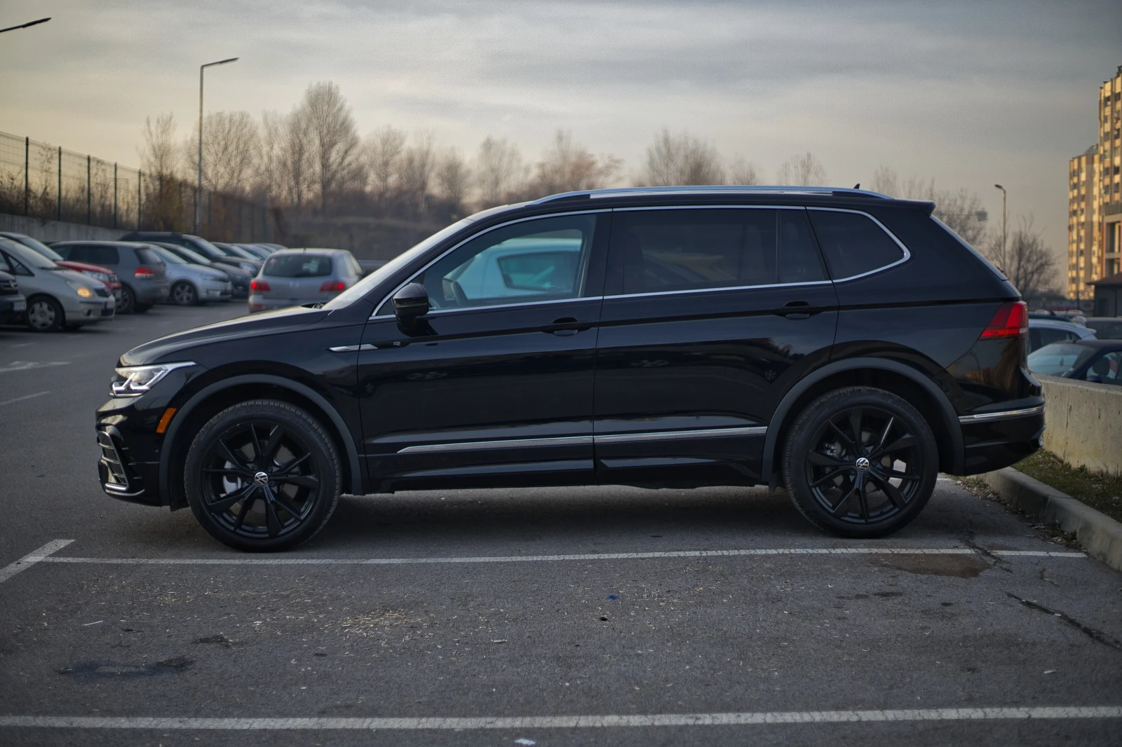 VW Tiguan Allspace 2.0TSi, снимка 2 - Автомобили и джипове - 56404776