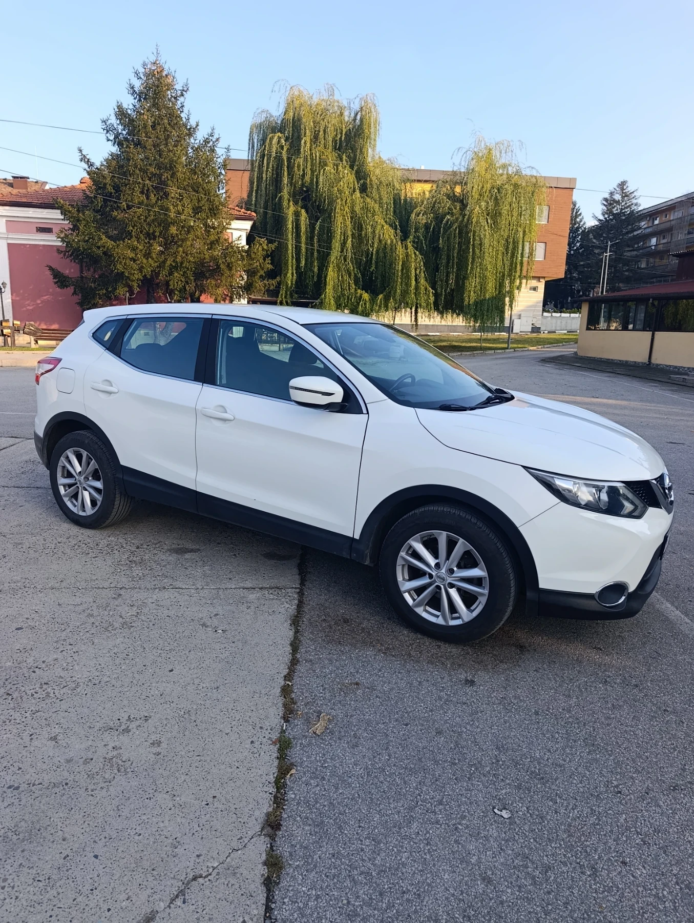 Nissan Qashqai, снимка 2 - Автомобили и джипове - 56635658