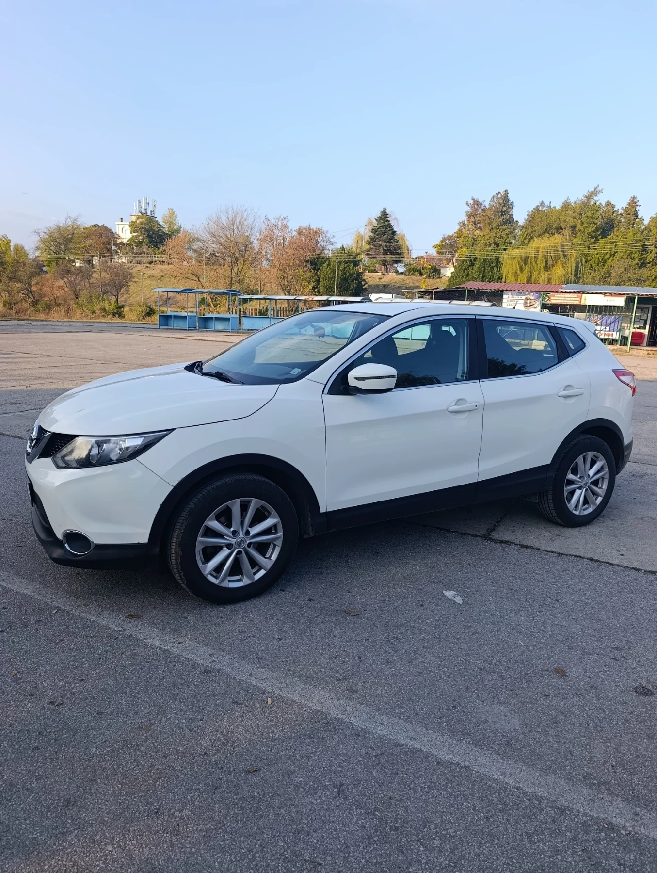 Nissan Qashqai, снимка 11 - Автомобили и джипове - 56635658