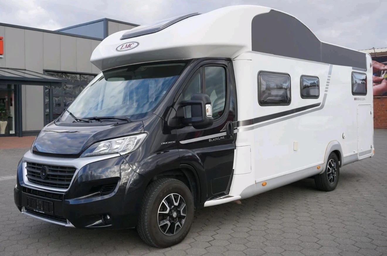 Кемпер LMC Breezer H737G Black line, снимка 2 - Каравани и кемпери - 54511509