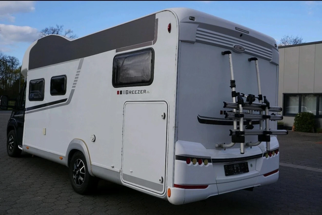 Кемпер LMC Breezer H737G Black line, снимка 7 - Каравани и кемпери - 54511509