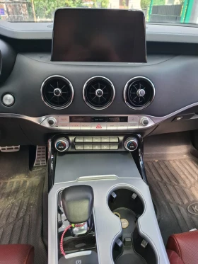 Kia Stinger 3.3T GT | Mobile.bg    13