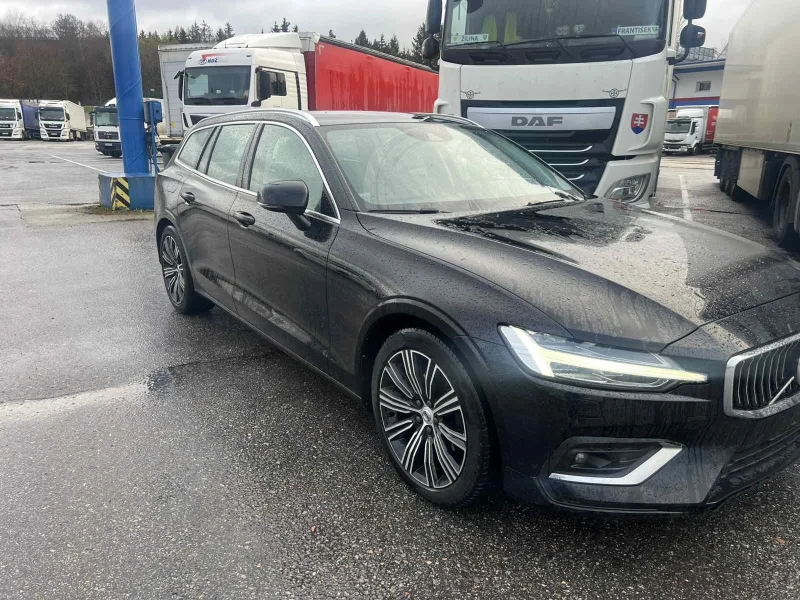 Volvo V60 B4, снимка 2 - Автомобили и джипове - 48165571