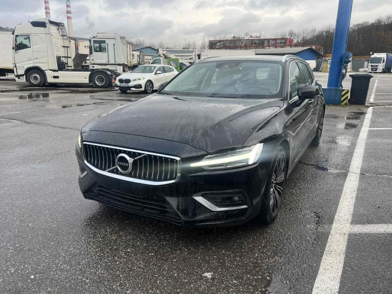 Volvo V60 B4, снимка 1 - Автомобили и джипове - 48165571