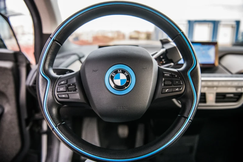 BMW i3, снимка 15 - Автомобили и джипове - 48359920