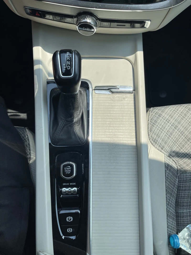 Volvo V60 D4 Business Plus 190 к.с Автомат, Сменен ангренаж, снимка 15 - Автомобили и джипове - 52612313