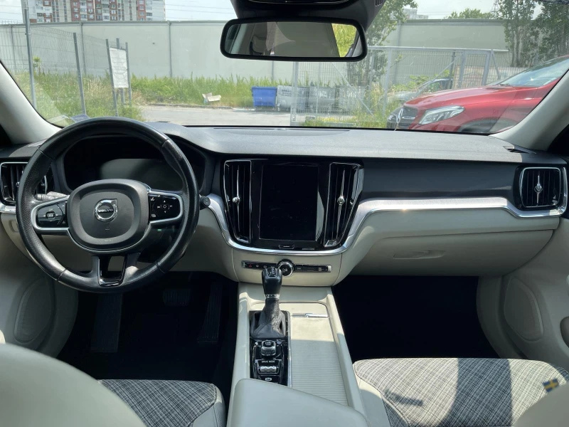 Volvo V60 D4 Business Plus 190 к.с Автомат, Сменен ангренаж, снимка 8 - Автомобили и джипове - 52612313