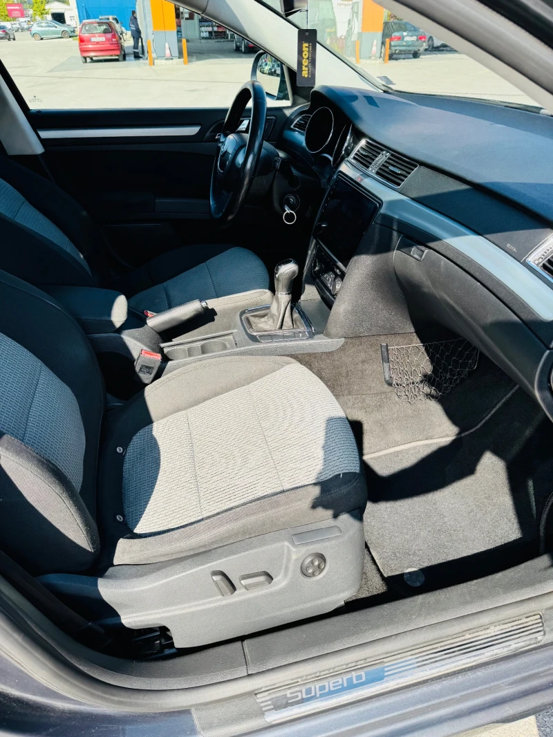 Skoda Superb 2.0 TDI, снимка 14 - Автомобили и джипове - 52449361