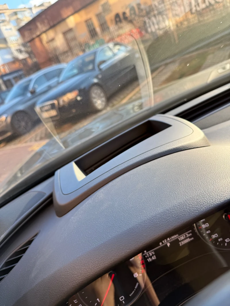 Audi A6 Цветът на слънце се мени черно минава на кафяво с , снимка 16 - Автомобили и джипове - 52957870