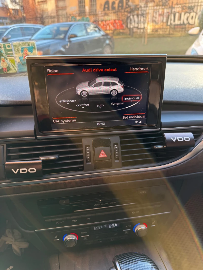 Audi A6 Цветът на слънце се мени черно минава на кафяво с , снимка 12 - Автомобили и джипове - 52957870