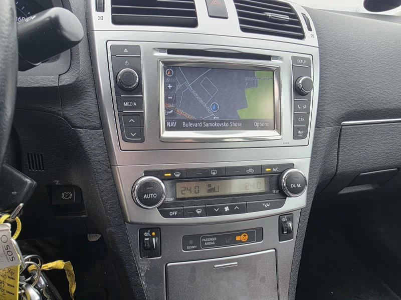 Toyota Avensis 2.0 D4D FACELIFT, NAVI., снимка 9 - Автомобили и джипове - 53175560