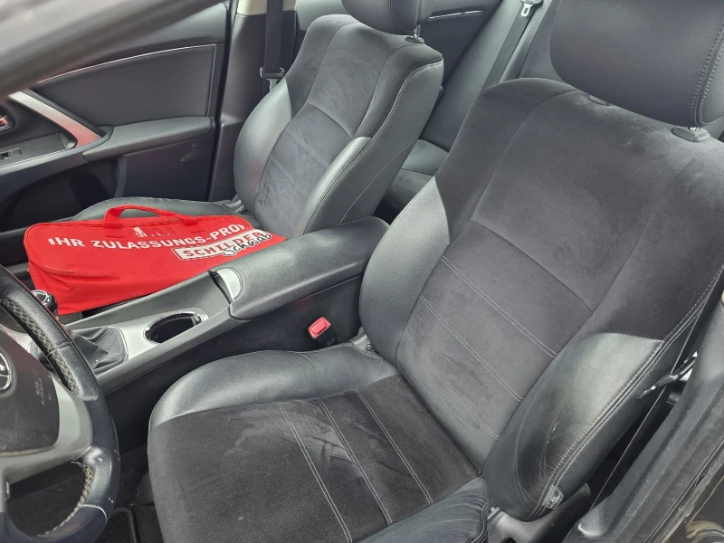 Toyota Avensis 2.0 D4D FACELIFT, NAVI., снимка 14 - Автомобили и джипове - 53175560