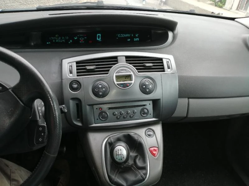 Renault Scenic, снимка 6 - Автомобили и джипове - 43483734