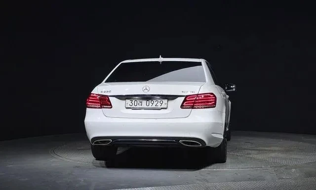 Mercedes-Benz E 220 67838км.!!! Очакван внос  - изображение 4