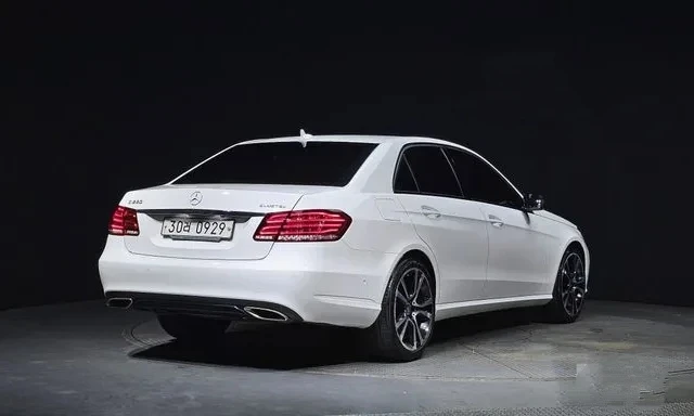 Mercedes-Benz E 220 67838км.!!! Очакван внос  - изображение 2