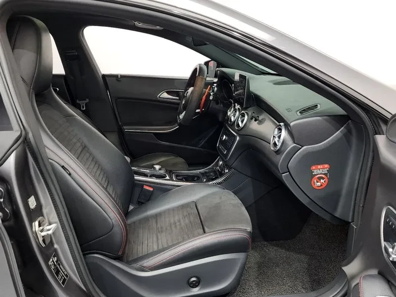 Mercedes-Benz CLA 2.5, снимка 11 - Автомобили и джипове - 54288326