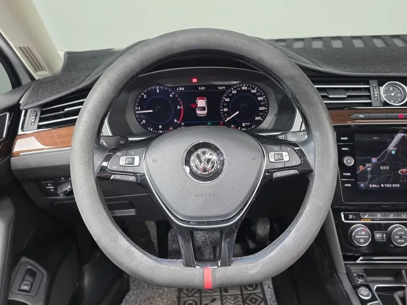 VW Passat 2.0 TDI, снимка 14 - Автомобили и джипове - 54299807
