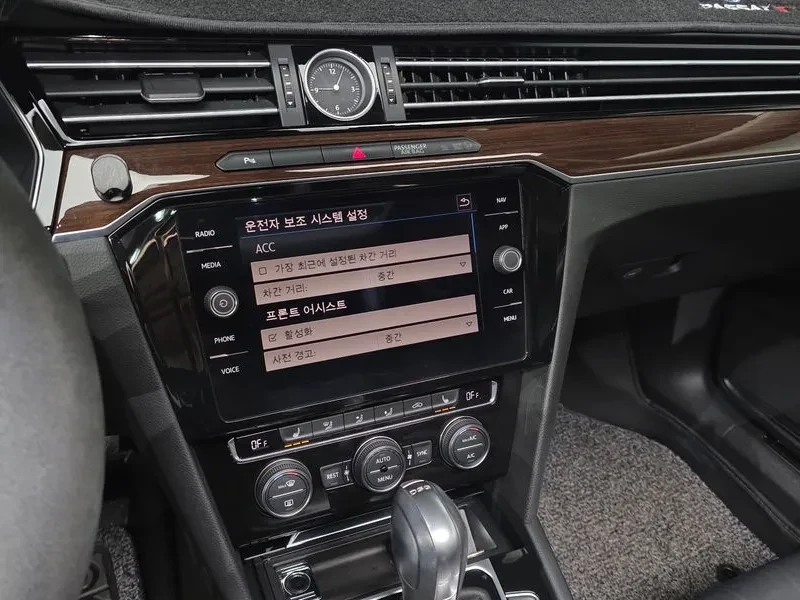 VW Passat 2.0 TDI, снимка 15 - Автомобили и джипове - 54299807