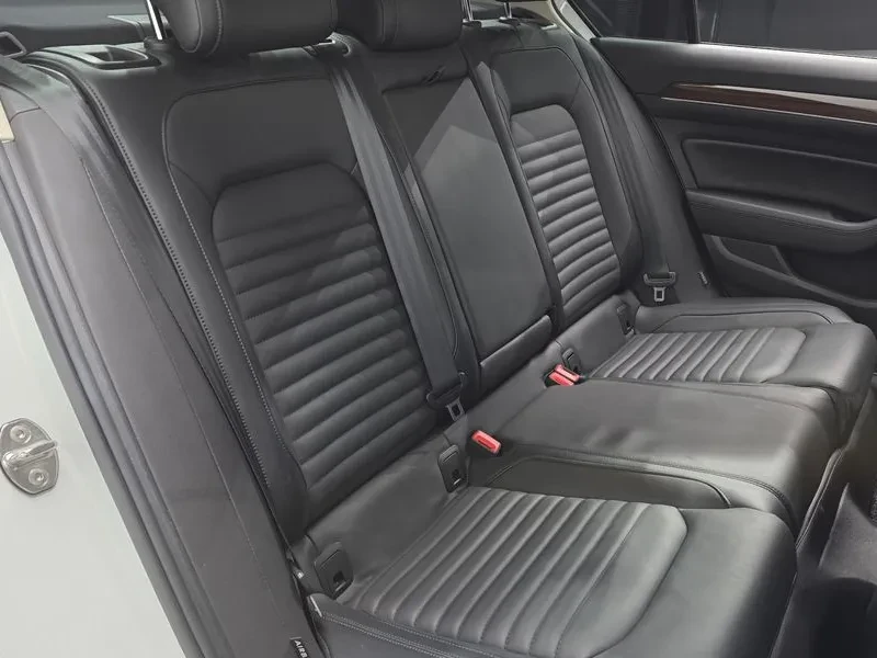 VW Passat 2.0 TDI, снимка 12 - Автомобили и джипове - 54299807