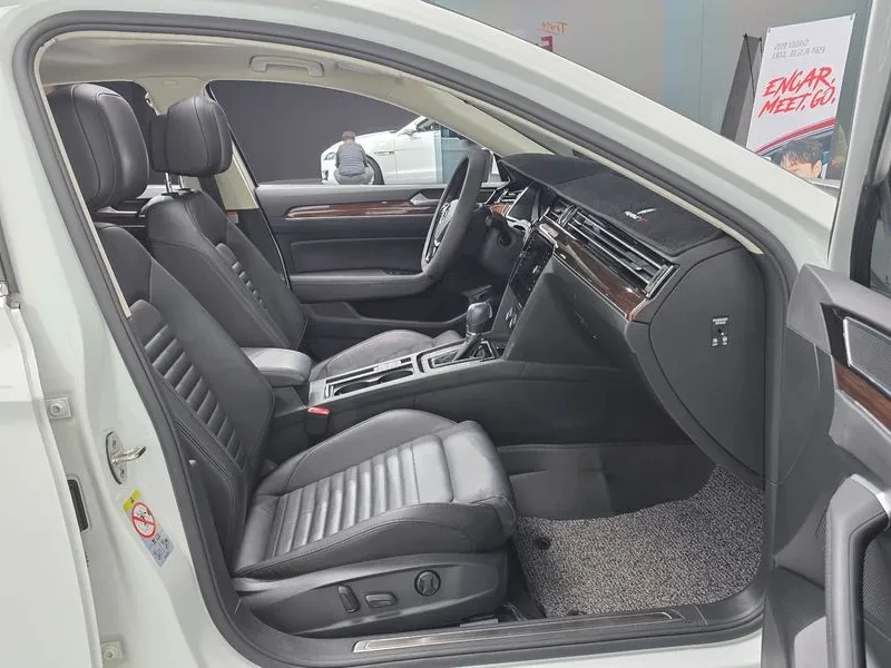 VW Passat 2.0 TDI, снимка 10 - Автомобили и джипове - 54299807