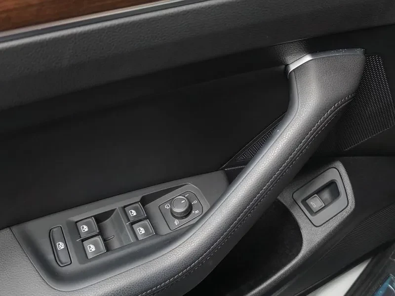 VW Passat 2.0 TDI, снимка 17 - Автомобили и джипове - 54299807