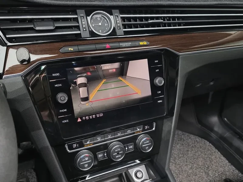 VW Passat 2.0 TDI, снимка 16 - Автомобили и джипове - 54299807