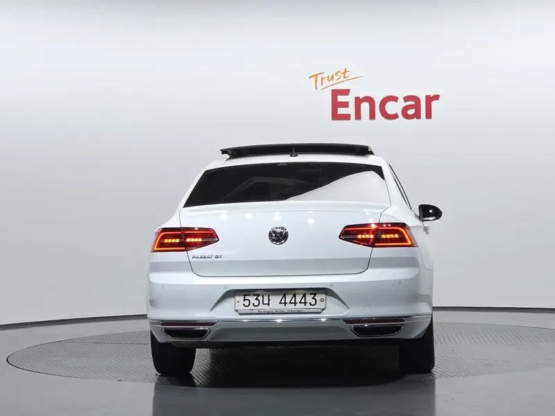 VW Passat 2.0 TDI, снимка 4 - Автомобили и джипове - 54299807