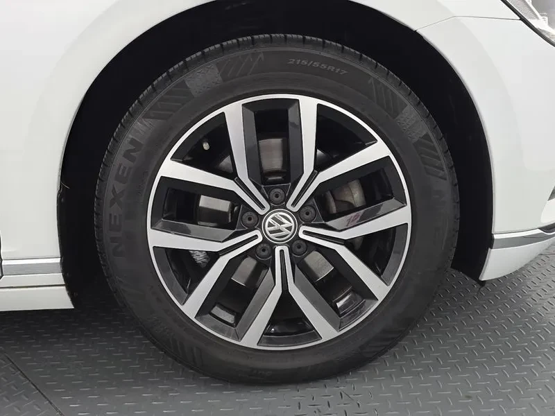 VW Passat 2.0 TDI, снимка 5 - Автомобили и джипове - 54299807